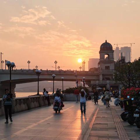 时隔20年后2024年1月外孙女放寒假带她到广州、番禺、深圳走了一圈。