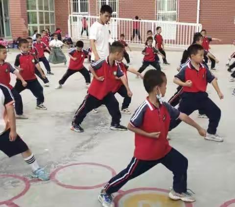 战“疫”有我，展师者担当——梨香小学抗疫先锋原杰