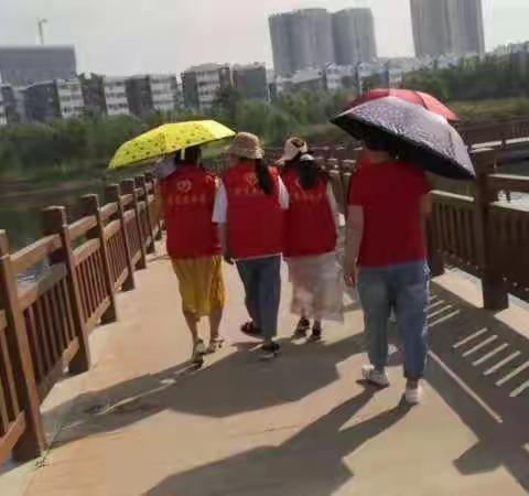 寺坡街道湖滨社区日常巡河推进河长制工作