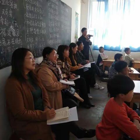 中心校领导到前刘坨完全小学检查教学工作