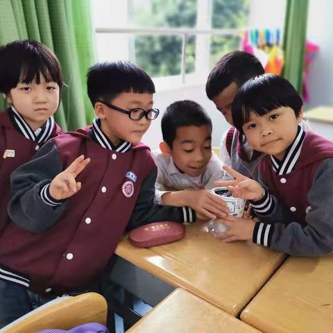 春色满园关不住，一枝红杏出墙来。