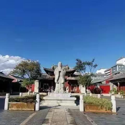 愿你阅尽霜华，内心温存如初——江川二中钟秀芳华系列课程《教师的自我关照》