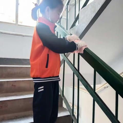 从身边做起，爱护环境，争做雷锋接班人……