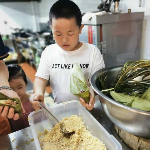 东盛小学 三年四班 周子程第二十九期读书会