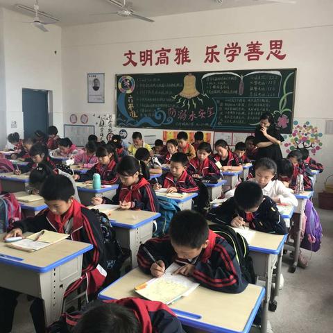 让家长走进考场，彰显”开门办学”精神——巴邱城北小学 