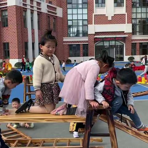 2021年10月19日中一班游戏观察记录