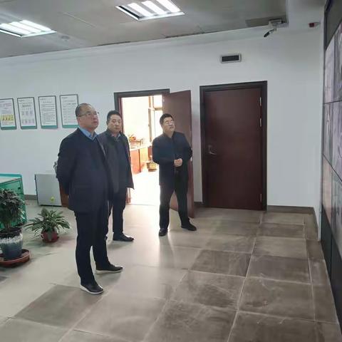 定西分行党委书记、行长王方滨同志，党委委员、副行长于占海同志到监控中心检查指导工作并慰问中心人员