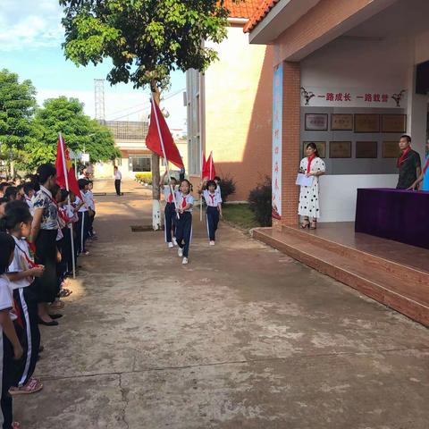 “我们光荣地加入了中国少年先锋队!”——下桥中学少先队举行新队员入队仪式