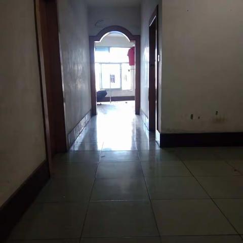 急🔑🔑钟楼旁边5楼产权185平米5个房间不管买来出租还是投资都安逸！低价出售43万8！66857