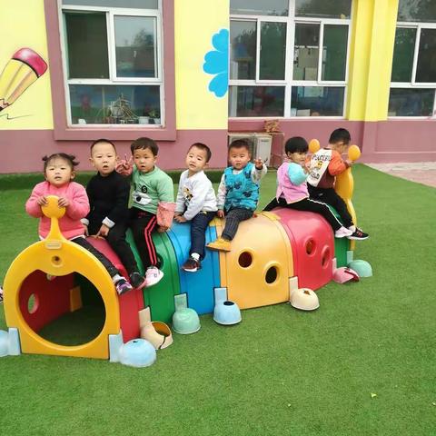 大拇指幼儿园托班宝贝快乐游戏