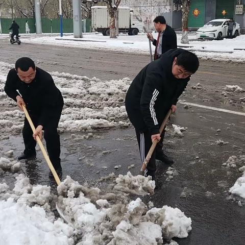 汤河管理区西关社区：社区扫雪暖人心 天冷情暖保平安