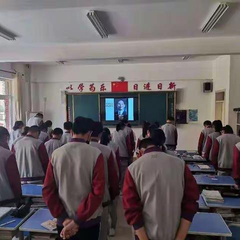 践行弯腰行动，共建美好校园