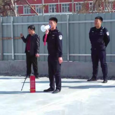 舍伯吐镇第二小学开展消防安全演练活动