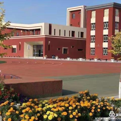 倾听专家见解，助力教师成长——锡市三校语文教师听取全国著名特级教师张学伟老师的讲座《好课好人》