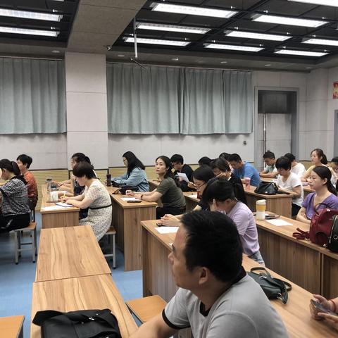 十五中东校区初一年级全体教师会暨初一新生入学筹备会