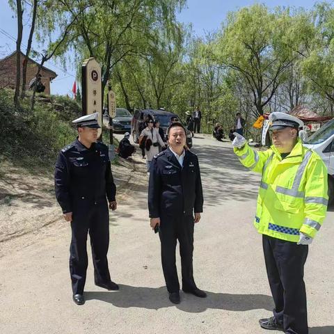 “五一”在岗不松懈     耀州交警全力做好小长假期间道路交通安保工作