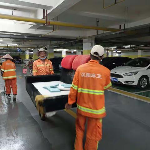 “清洁家园联合行动 刷新地下车库新颜值”徐湾社区联合共建单位共同开展第“二十二次”爱国卫生运动