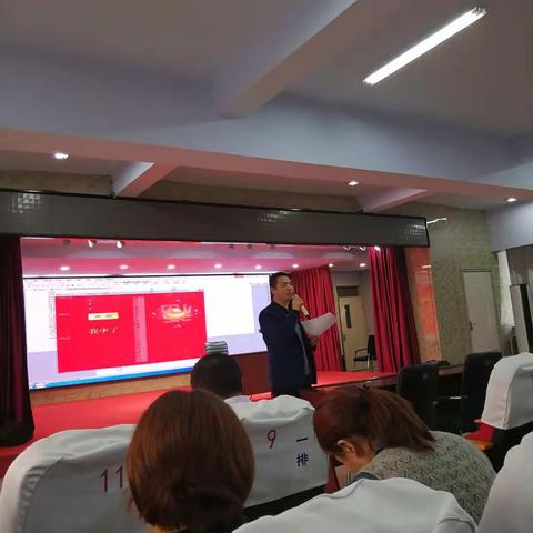 前郭镇小每周一读书交流活动