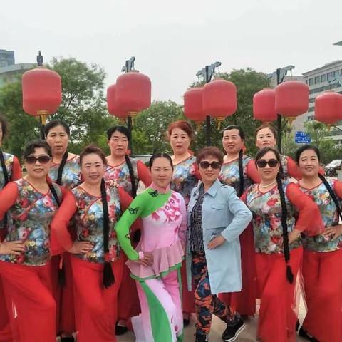 《五一》展演优秀节目“人说山西好风光”舞蹈队员留念