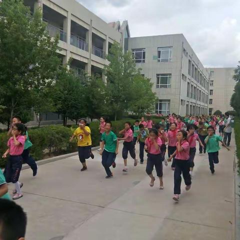 康巴什区实验小学安全生产月系列活动报道（四）