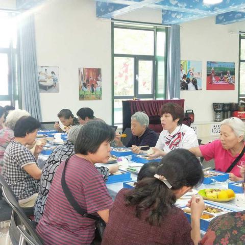 重阳敬老邀前辈  不忘初心话腾飞 ——市二幼重阳节活动报道