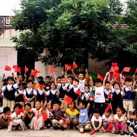 六月繁花盛 慈善暖人心——萧邦艺术幼儿园“情牵”封门幼儿园