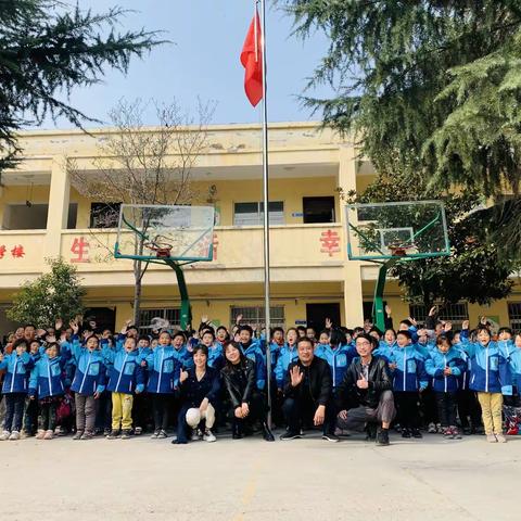 真情系学子，校服暖人心 ——蔚来电动汽车亲情捐助封门小学校服