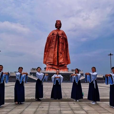 弘扬传统文化   开启美好人生———东方幼儿园特色毕业典礼记