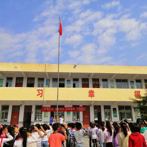 桂村乡周胡小学举办“庆国庆，唱红歌”合唱比赛