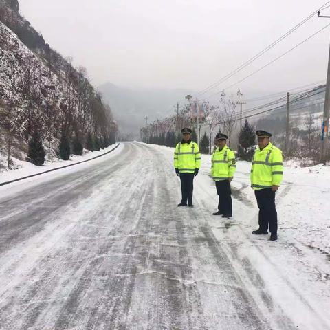 春雪照丰年   执法保平安