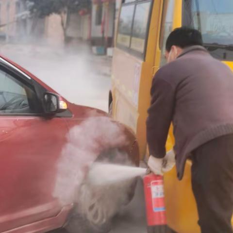 安全乘校车，平安伴我行~~~天骄幼儿园校车安全演练活动