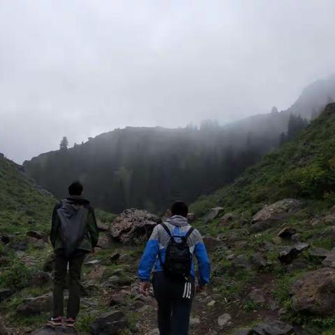 我们在徒步友谊互助