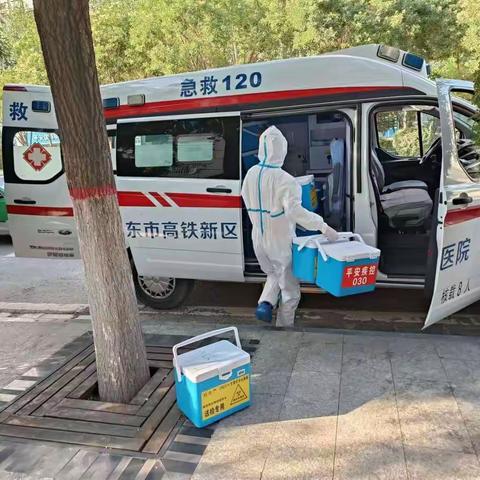 与时间赛跑的核酸样本转运人员——市高铁新区医院转运组