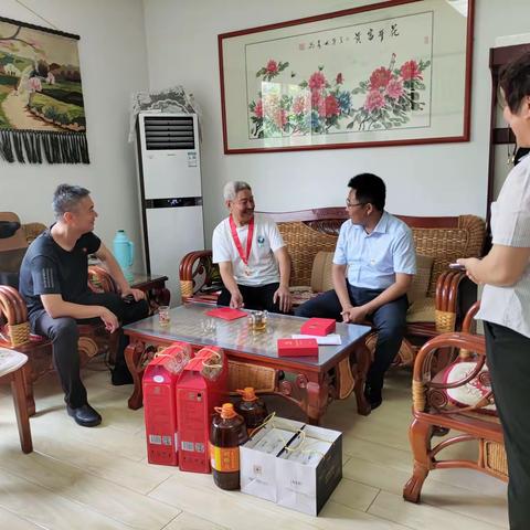 不忘初心  薪火相传——区政府党组成员、办公室主任曹长征带队到石河岭社区走访慰问老党员