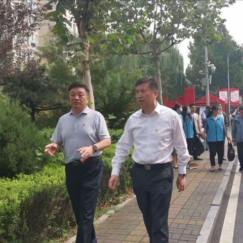 【先锋龙洞】历下区委副书记、区长李国强到石河岭村督导文明城市创建迎评工作