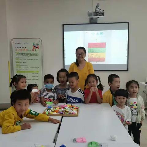 市图书馆少儿公益培训班11月班顺利开班