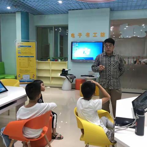 市图书馆举办“无人驾驶能源勘探小车”—科技小制作培训班