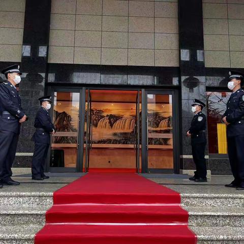 竭“警”全力  护航两会