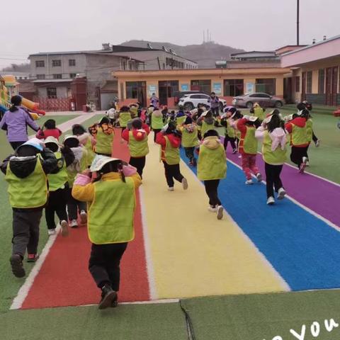 “三抓三促”我们在行动——王河镇中心幼儿园防震减灾应急演练