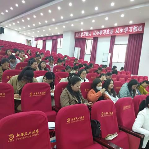 匠心育人，踔厉奋发————记泉江小学班主任论坛活动