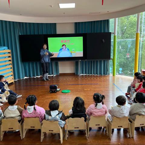 德雅婴幼儿学苑婴幼一班“小小感恩心，浓浓感恩情”