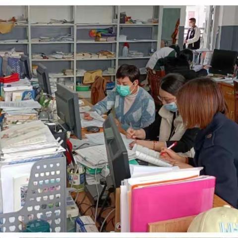 齐心协力共交流，互听互评促成长—记十五中化学组互听互评课