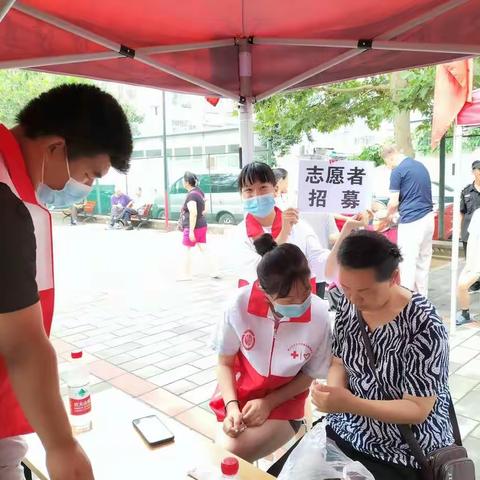 为爱心共同携手走进社区