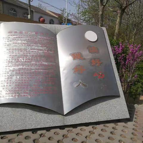 【聚焦主业晒晒晒】实验小学五年级组，利用周末时间，开展了以“同春天相约，与诗词为伴”为主题的古诗词诵读活动。