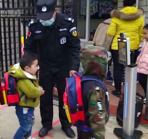 春日好时光              快乐在飞扬——阳逻街武湖幼儿园小班组萌娃成长记