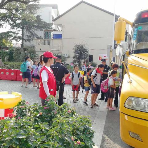 年轻党员亮身份 志愿服务显风采——记长山乡党员服务中心文明创建活动