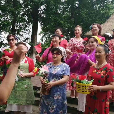 幺妹群姐妹们，今天相聚张家山公园共同庆祝建党100周年