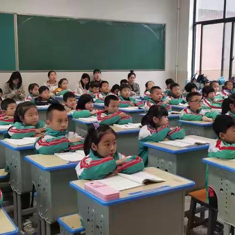 【展风采，促成长】——记北塔学校一年级语文组第十二次教研活动