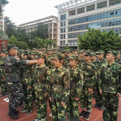 军训第三天：高一十七   飒爽英姿