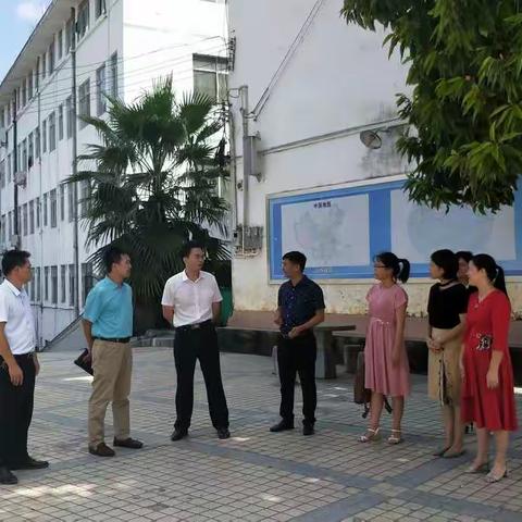喜迎教师节，慰问暖人心——县领导蒙中平到陈塘中心小学开展教师节慰问活动